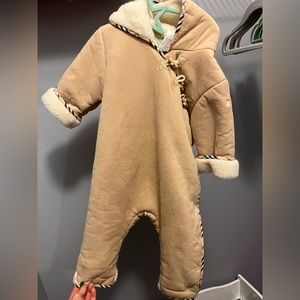 Burberry baby snowsuit beige suede with fur inside and booties
